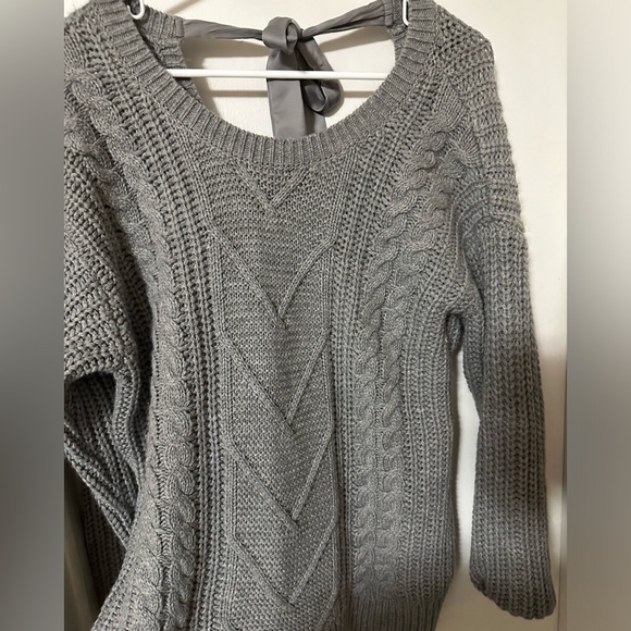 Gray knit sweater - Picture 2 of 3